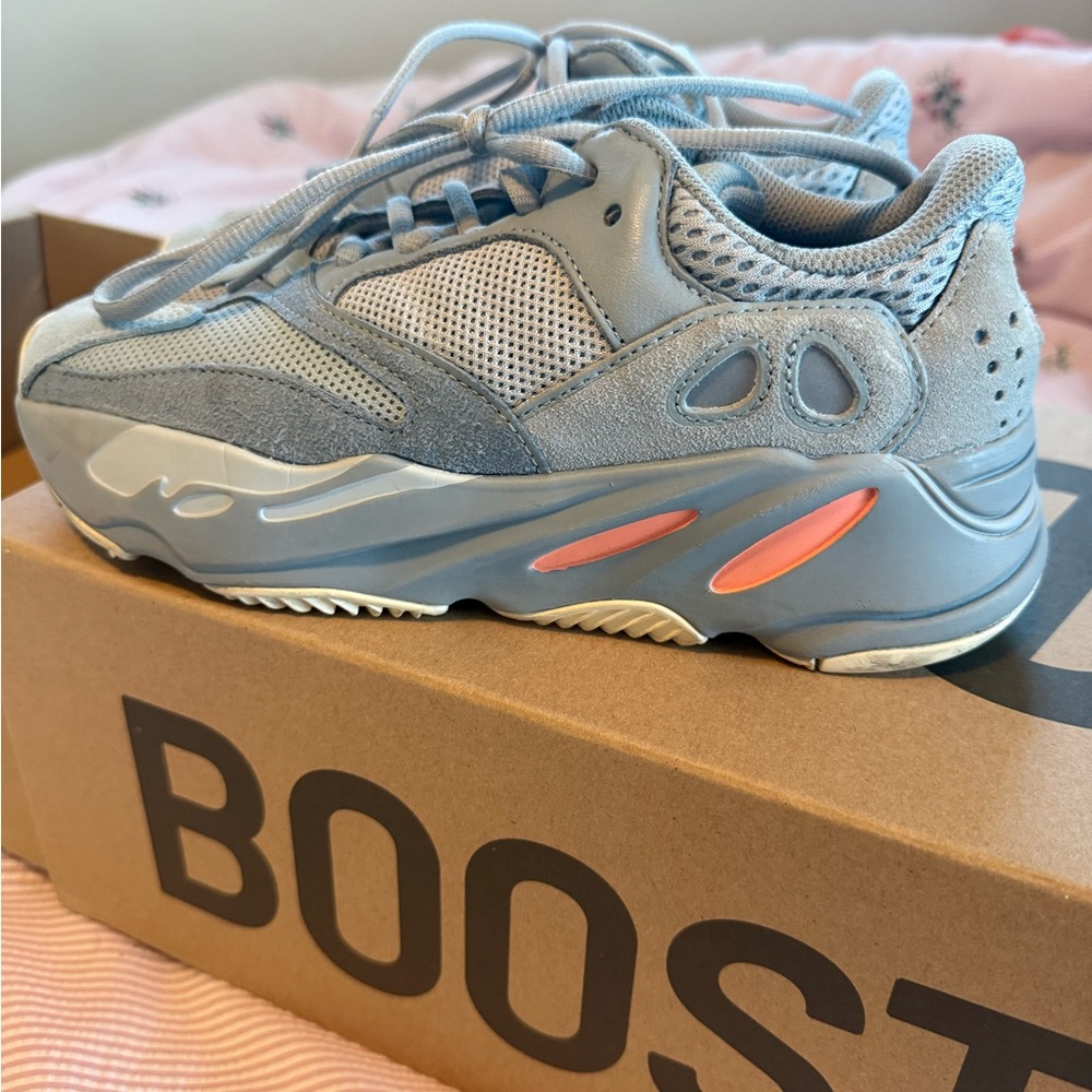Yeezy boost 700 with box